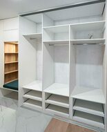 Встроенный шкаф-купе в прихожей